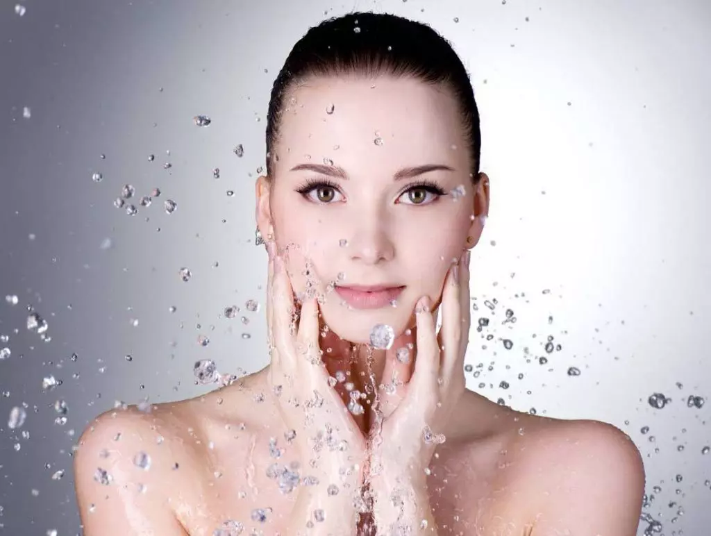 AnyConv.com the importance of moisture your skin 1024x772 1